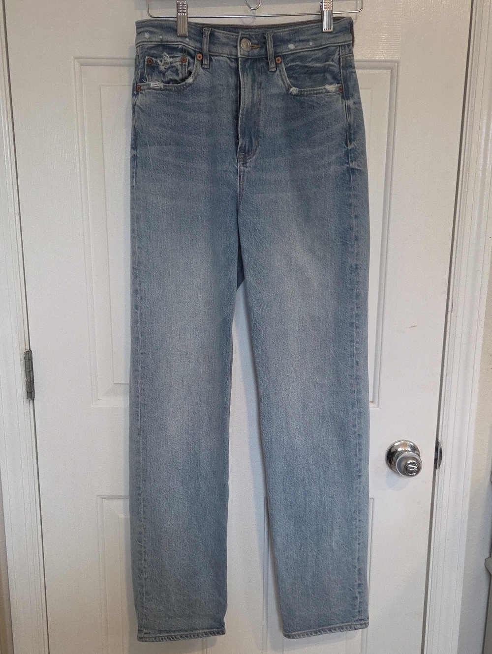 American Eagle Outfitters Light Blue Straight Leg Jeans~ SIZE 2